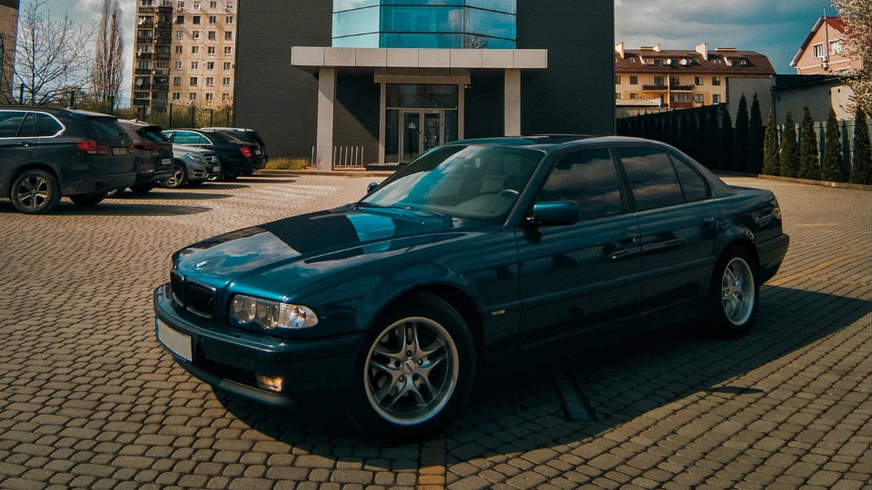 BMW 7 series 2