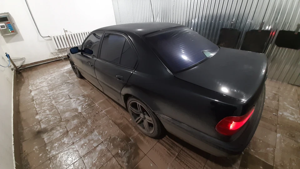 BMW 7 series 2