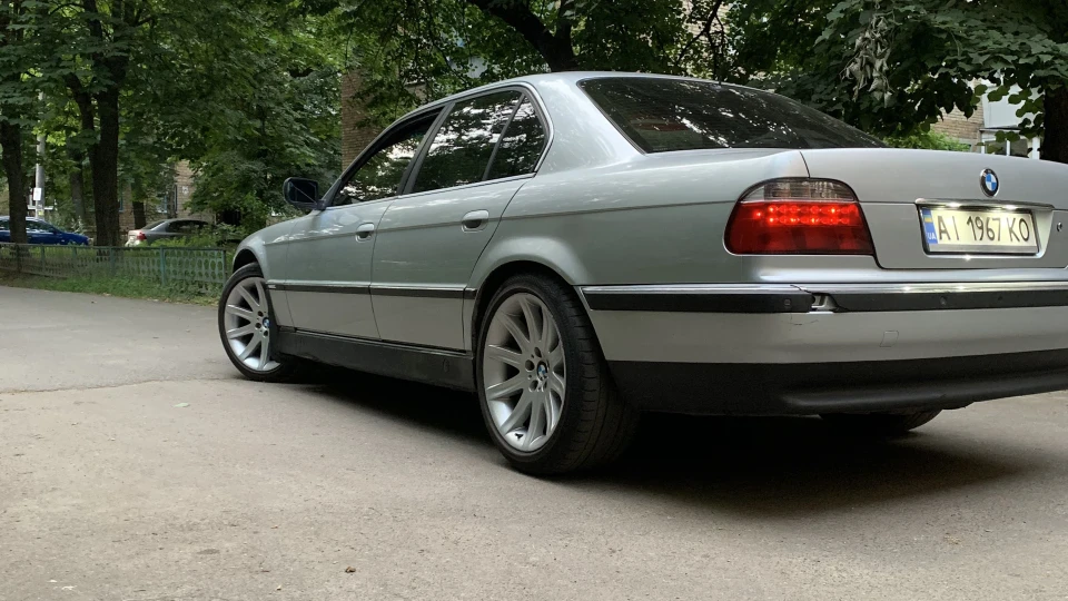 BMW 7 series 3.5 V8 2