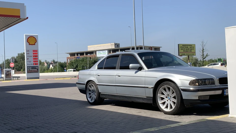 BMW 7 series 3.5 V8 4