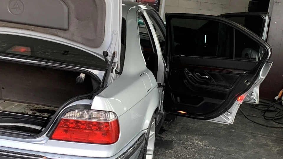 BMW 7 series 3.5 V8 5