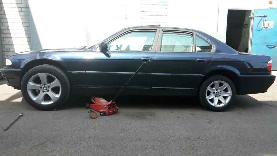 BMW 7 series 4 bi-turbo 4