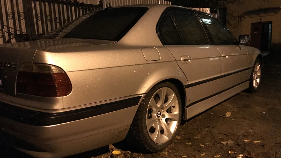 BMW 7 series 4.0 biturbo 2