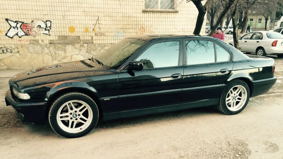 BMW 7 series 4.4 літри 3