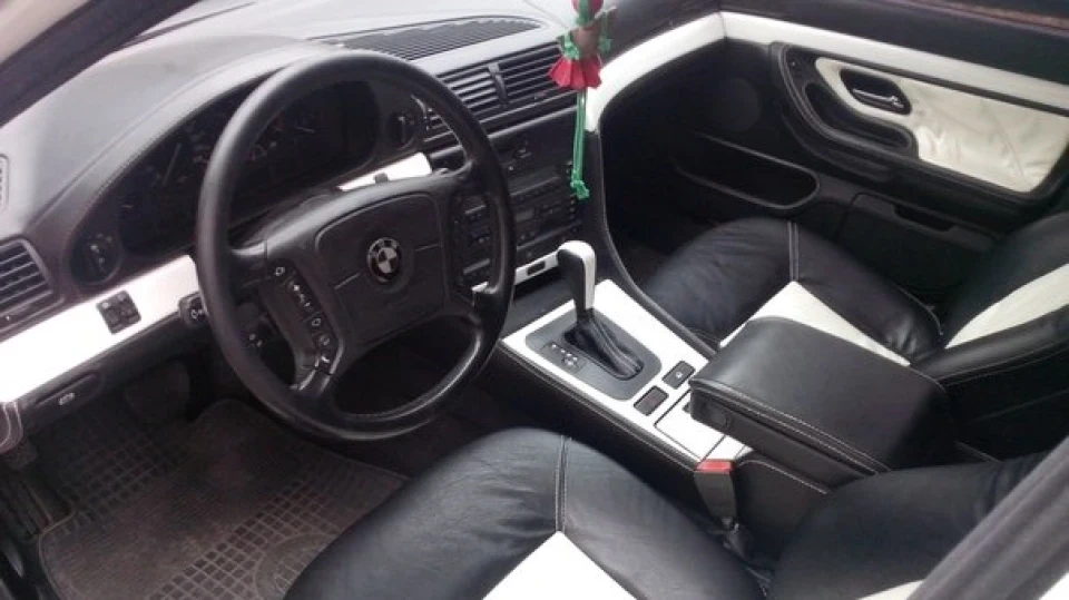BMW 7 series 5.4 літри 2