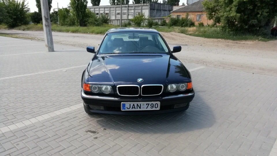 BMW 7 series 728 м52