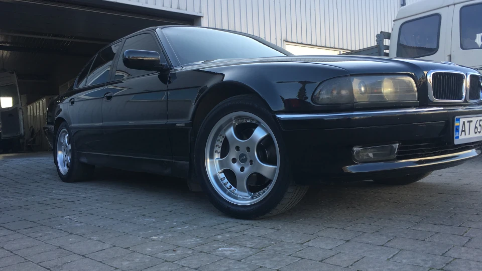 BMW 7 series 728 на ручці 4
