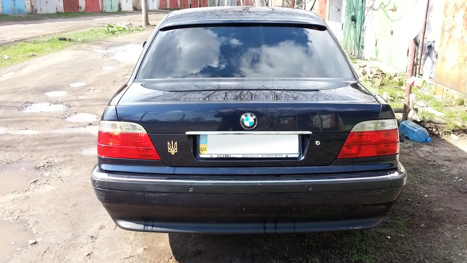 BMW 7 series 728i Individual "Löwe" 3