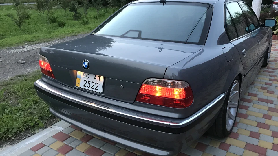 BMW 7 series 730d Stratus Metallic 2