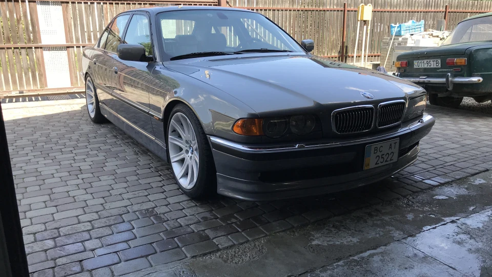 BMW 7 series 730d Stratus Metallic 4