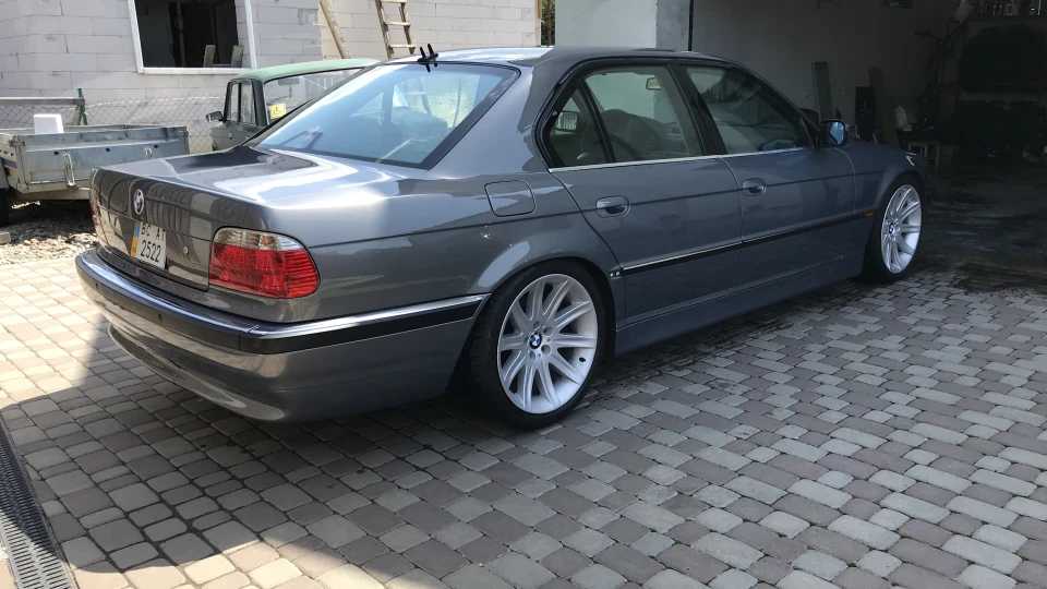 BMW 7 series 730d Stratus Metallic 5