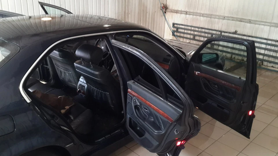 BMW 7 series 730d Темно-синій металік 5