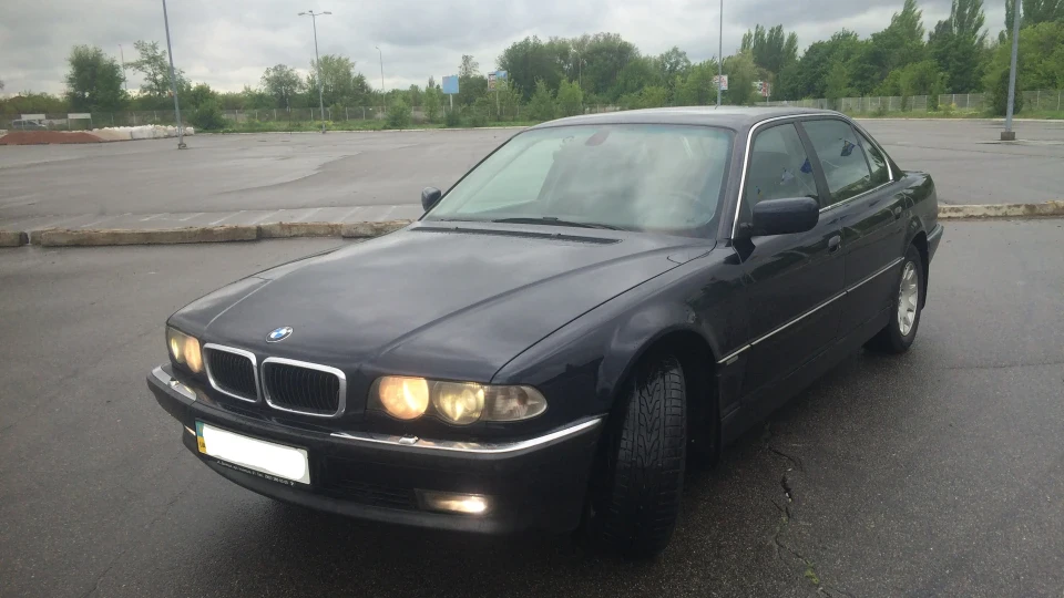 BMW 7 series 735 iL 4