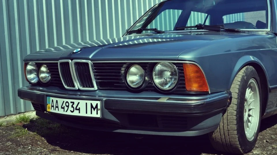 BMW 7 series 735i Акула