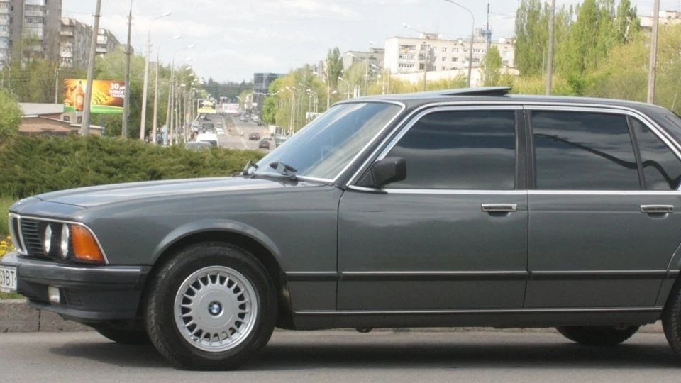 BMW 7 series 735i Автомат Калашнікова 3