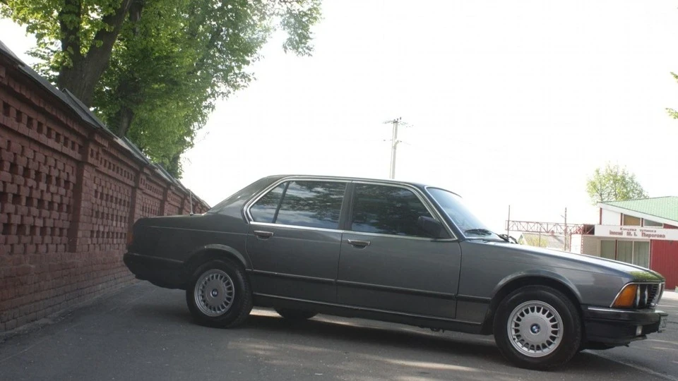 BMW 7 series 735i Автомат Калашнікова 4