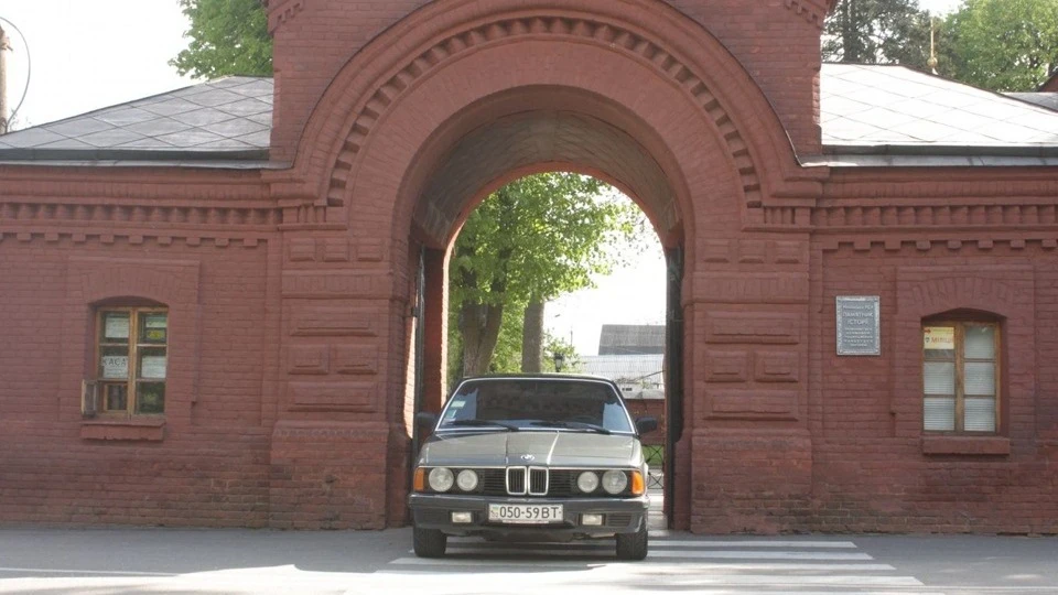 BMW 7 series 735i Автомат Калашнікова 5
