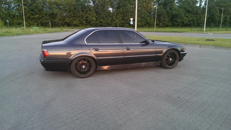 BMW 7 series 740 2