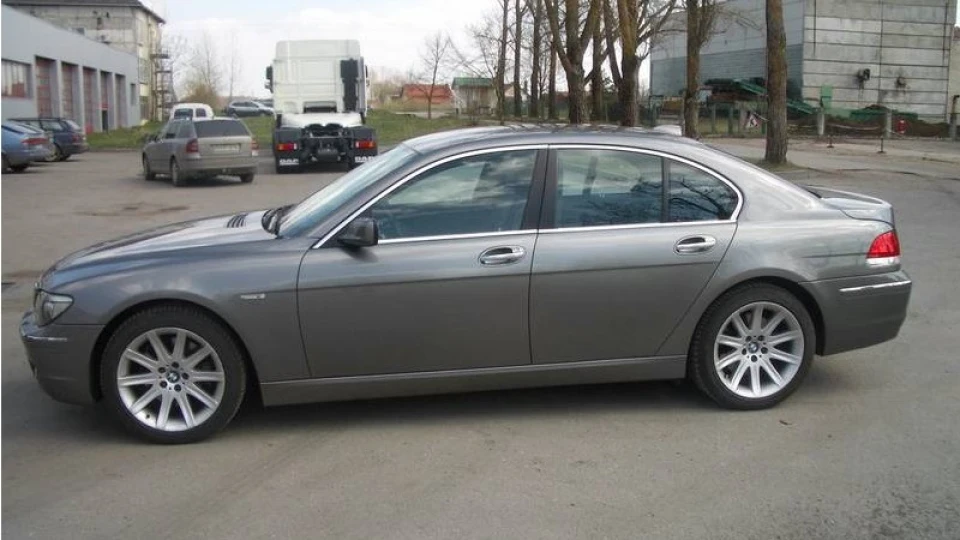 BMW 7 series 740 2
