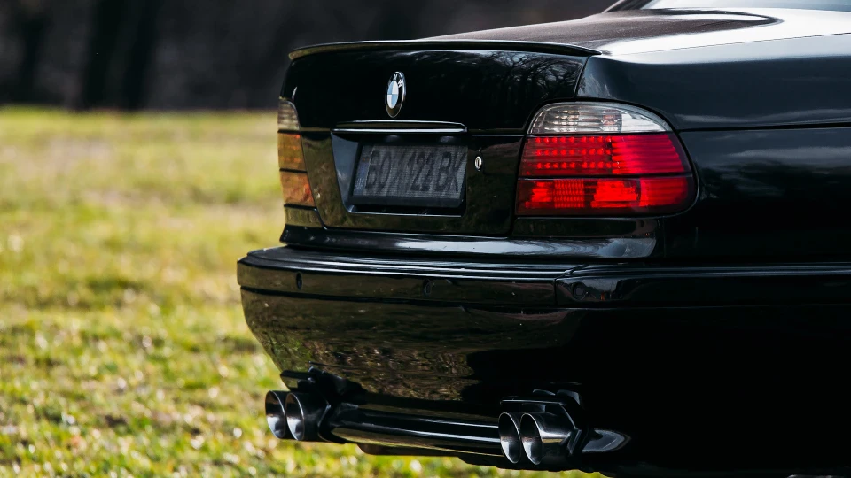 BMW 7 series 740i 4.4L black edition 4
