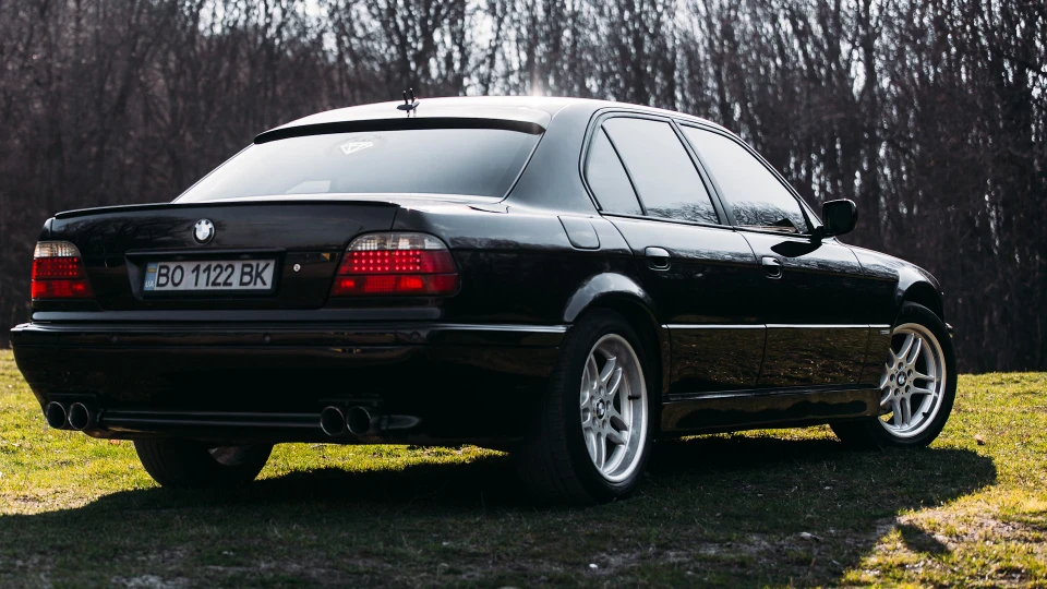 BMW 7 series 740i 4.4L black edition 5