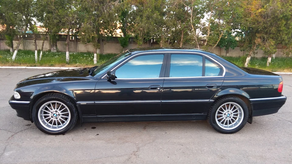 BMW 7 серії 740I - 6-й двигун (метан)