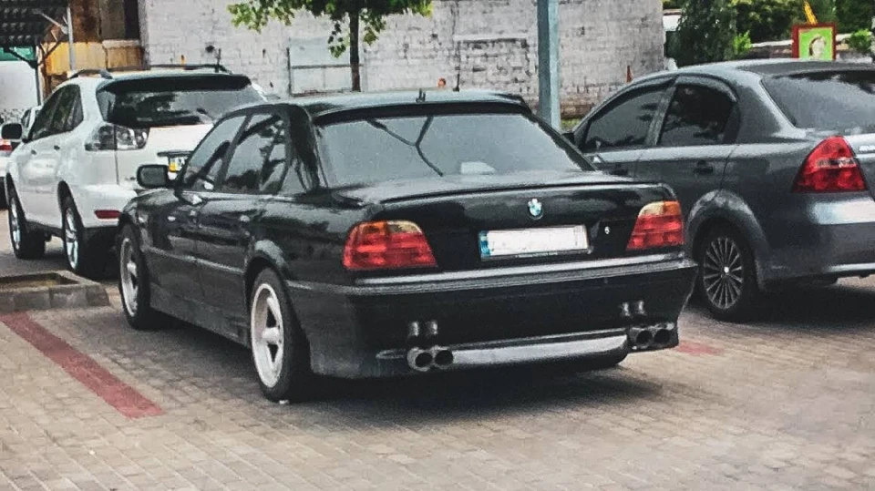 BMW 7 series 740i Black Bonnie