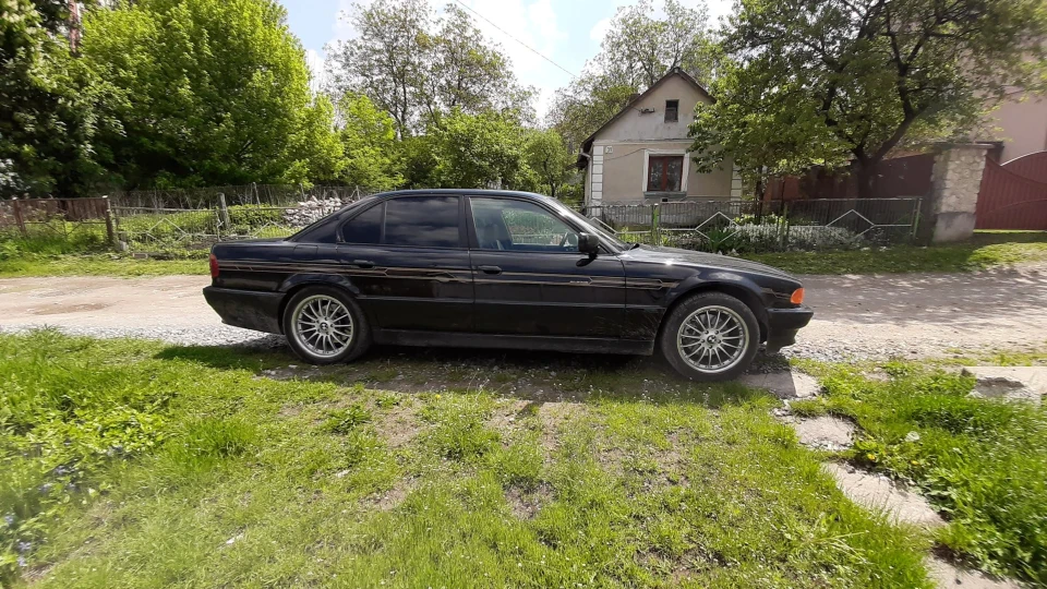 BMW 7 series 740i m60b40 3