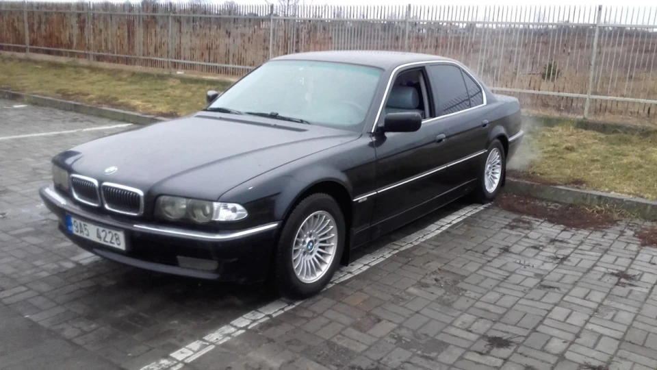 BMW 7 series 740ia e38