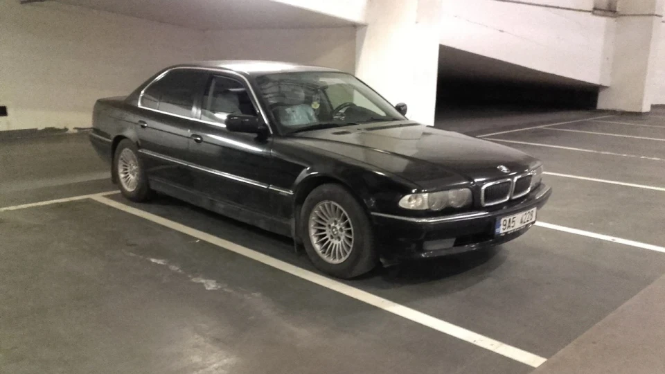 BMW 7 series 740ia e38 4