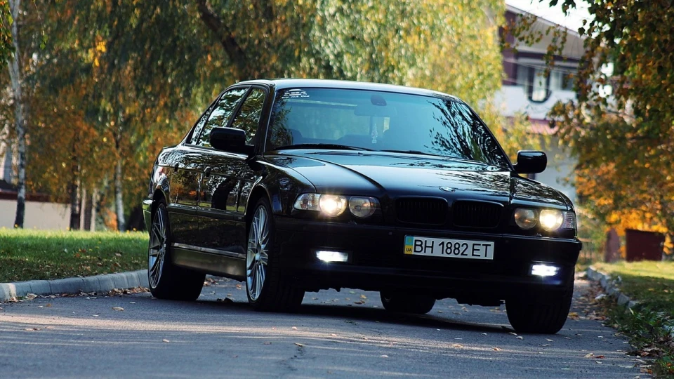 BMW 7 series 740iL 4