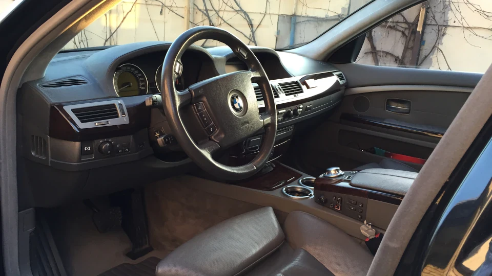 BMW 7 series 760 IL 2