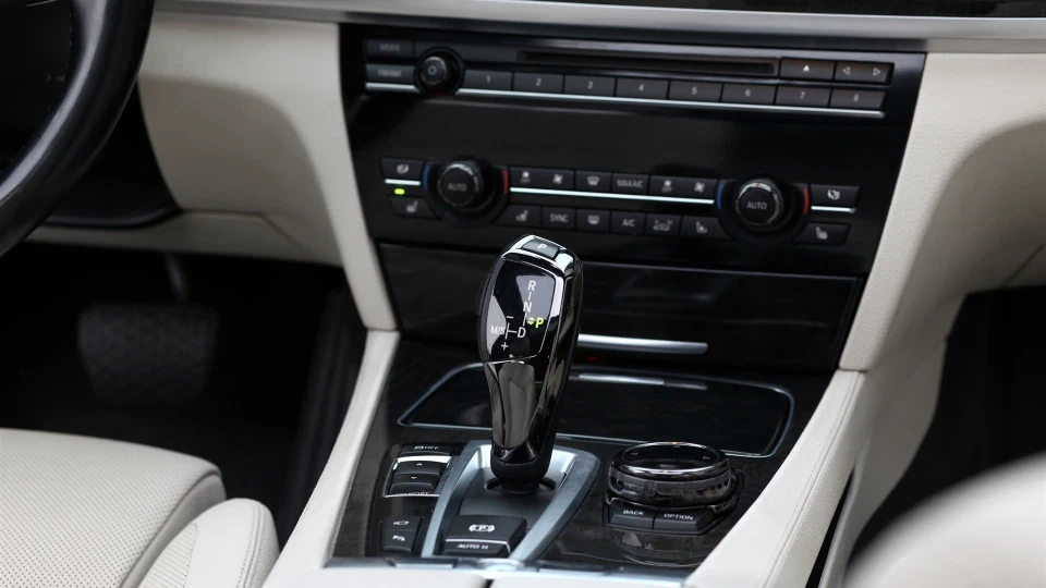 BMW 7 series "Alpin Weiss" 3