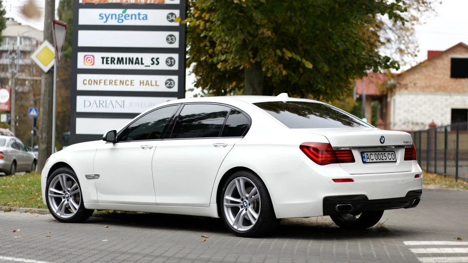 BMW 7 series "Alpin Weiss" 5