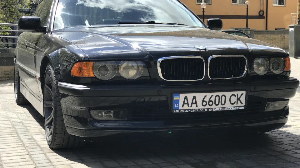 BMW 7 series Black_Dream V8 4.4 3
