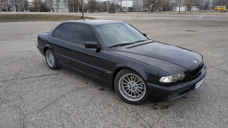 BMW 7 series Black M 5