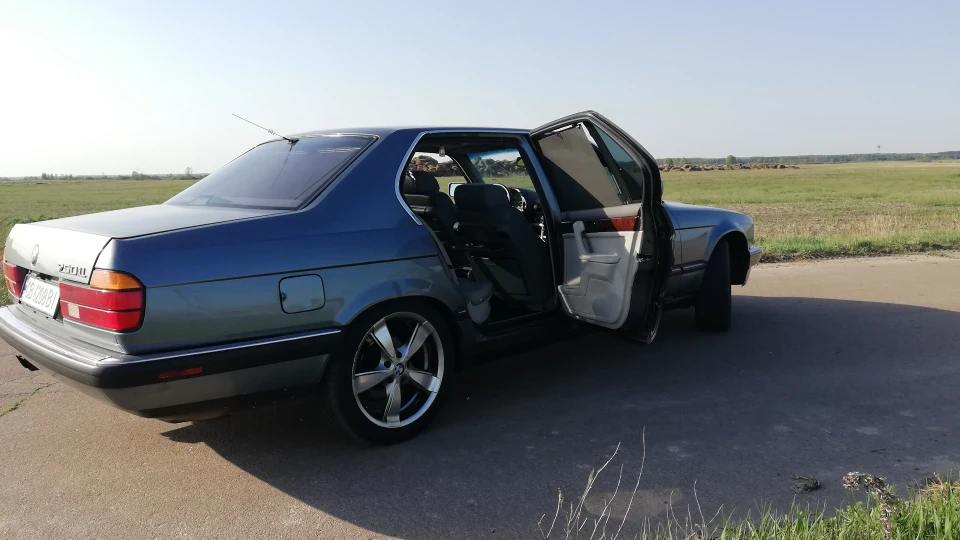 BMW 7 series BMW 750IL E32 5