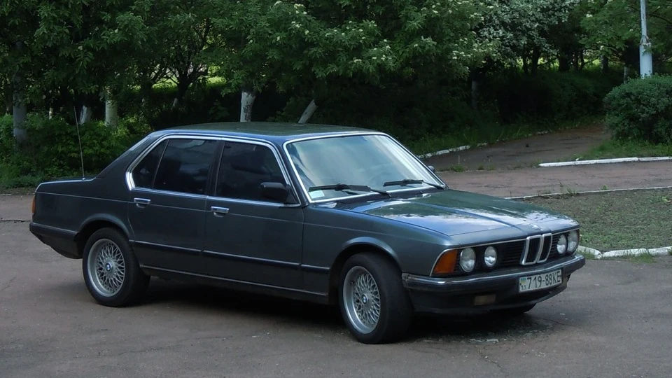 BMW 7 series Бадьорий Дідусь 2