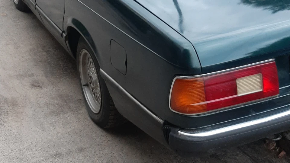 BMW 7 series Бумер колір канабіс. 2