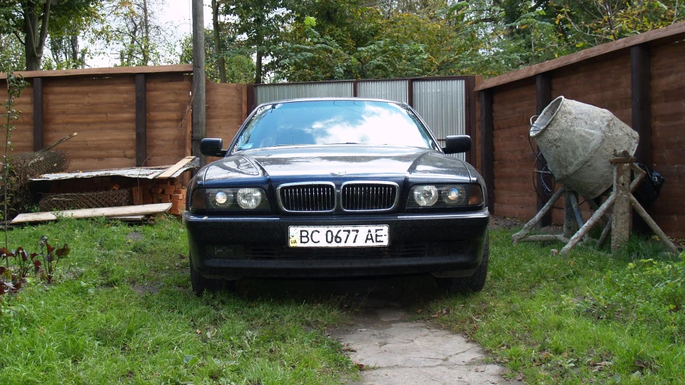 BMW 7 series бумер 2