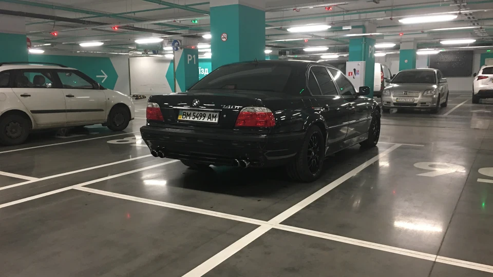 BMW 7 series Чорна Баржа 2