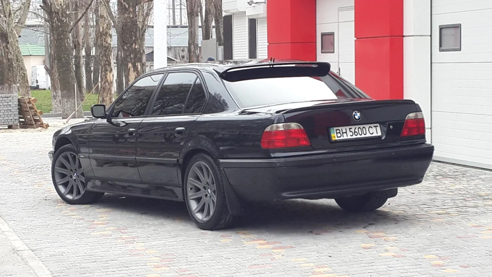 BMW 7 series Чорна 2