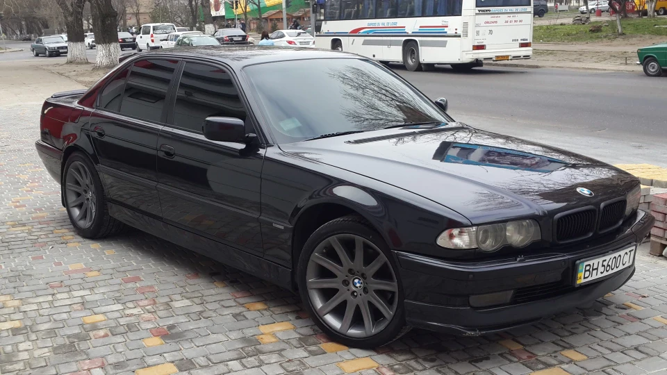BMW 7 series Чорна 3