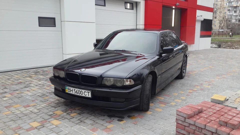 BMW 7 series Чорна 4
