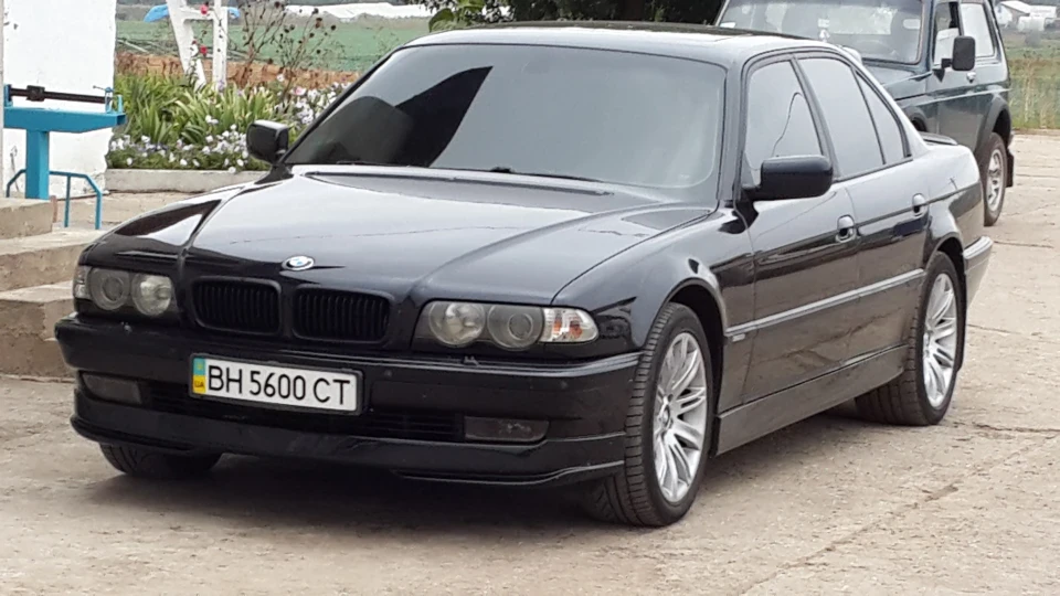 BMW 7 series Чорна 5