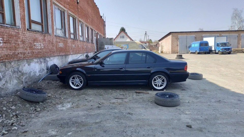 BMW 7 series Чорне зло 746 3