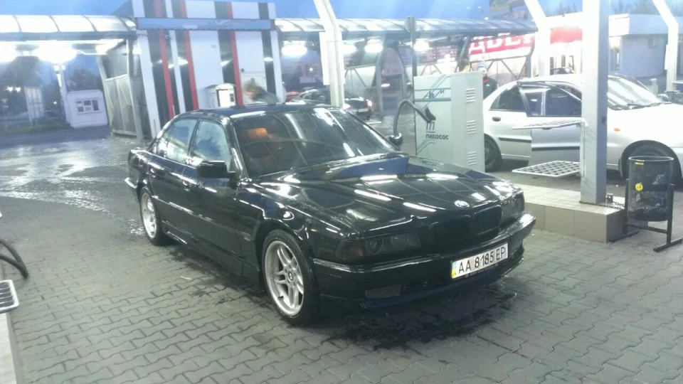 BMW 7 series чорний бумер (О_о) 2