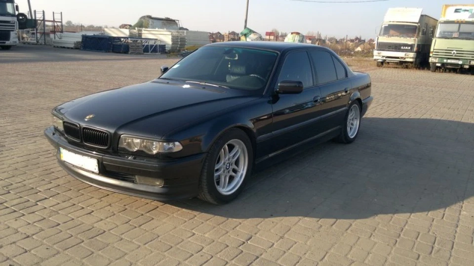 BMW 7 series Чорний Бумер 2
