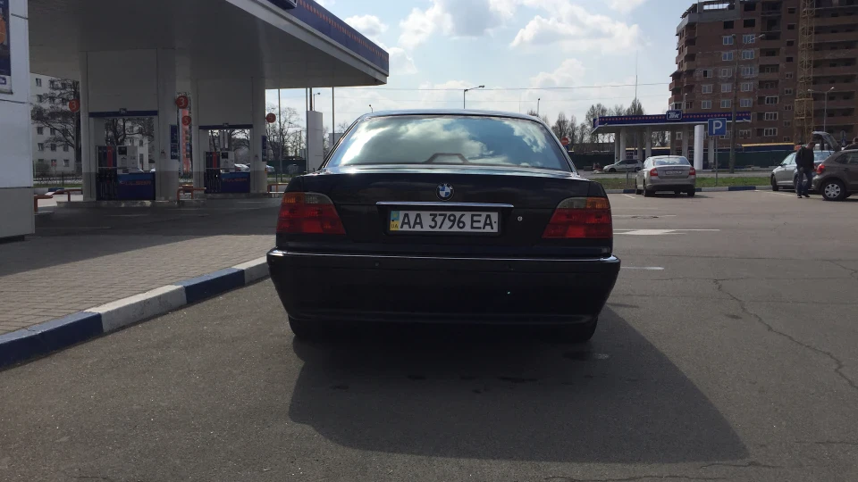 BMW 7 series Чорний бумер 2