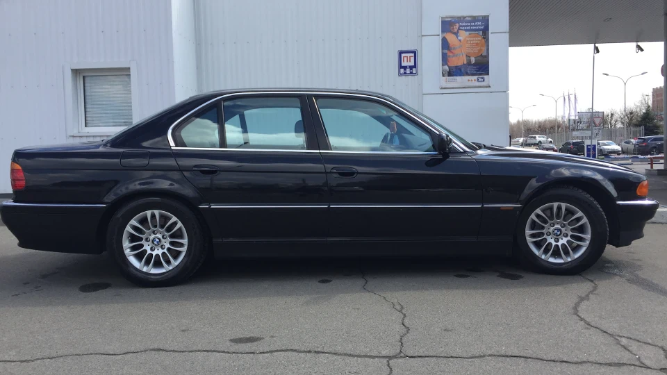 BMW 7 series Чорний бумер 3